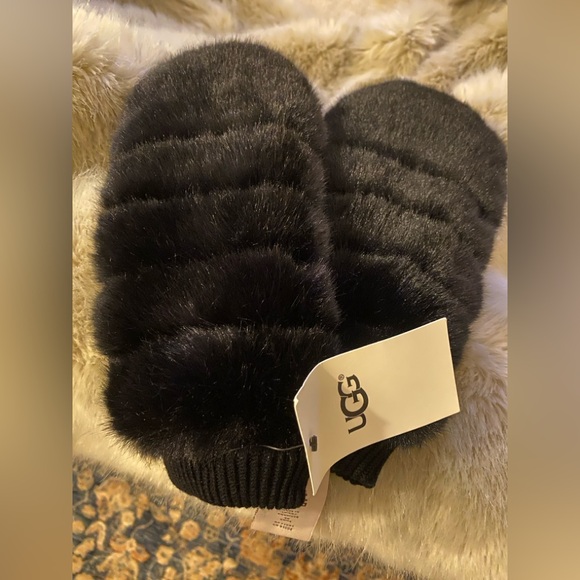 UGG Accessories - ❄️☃️NWT UGG Black Fur Mittens!☃️❄️